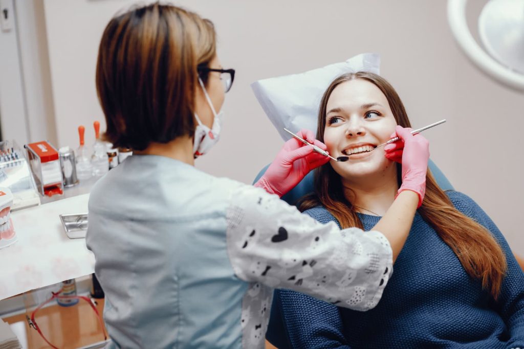 Empieza el año con una sonrisa bonita La importancia de las revisiones dentales