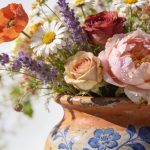 Flores de temporada frente a flores importadas: cómo cambia un ramo cuando se diseña según el momento del año